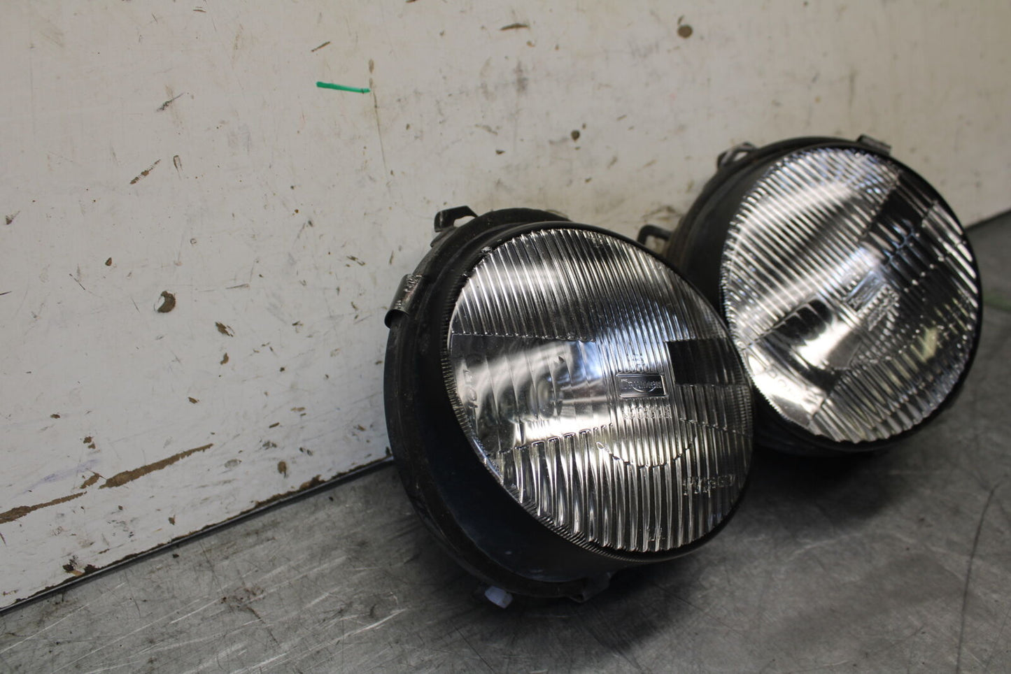 01-06 TRIUMPH TIGER 955I FRONT HEADLIGHT HEAD LIGHT LAMP BB693