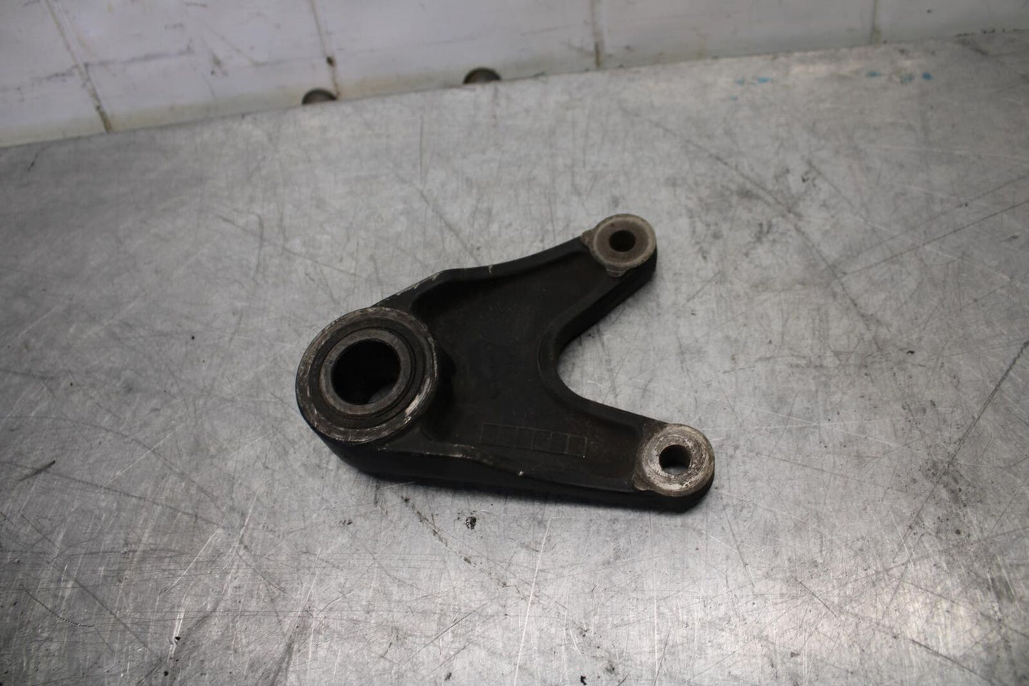 91-92 SUZUKI GSXR1100 GSXR 1100M REAR BRAKE CALIPER HANGER BRACKET BB435