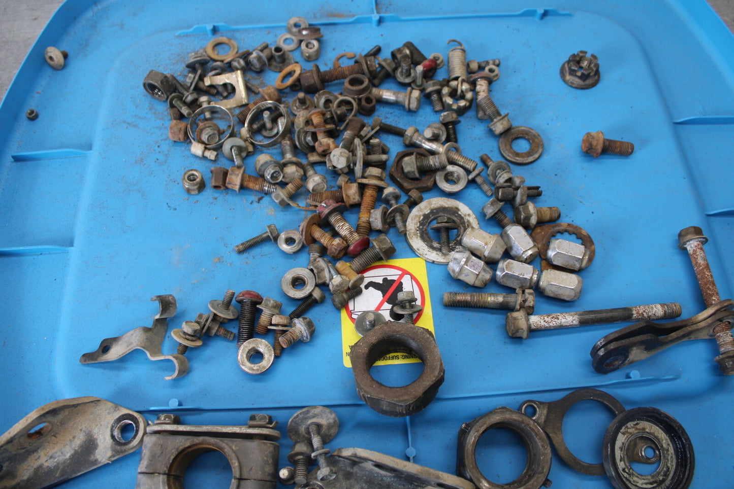 01-05 YAMAHA RAPTOR 660R MOUNTING BOLTS HARDWARE MOTOR SCREWS BB695