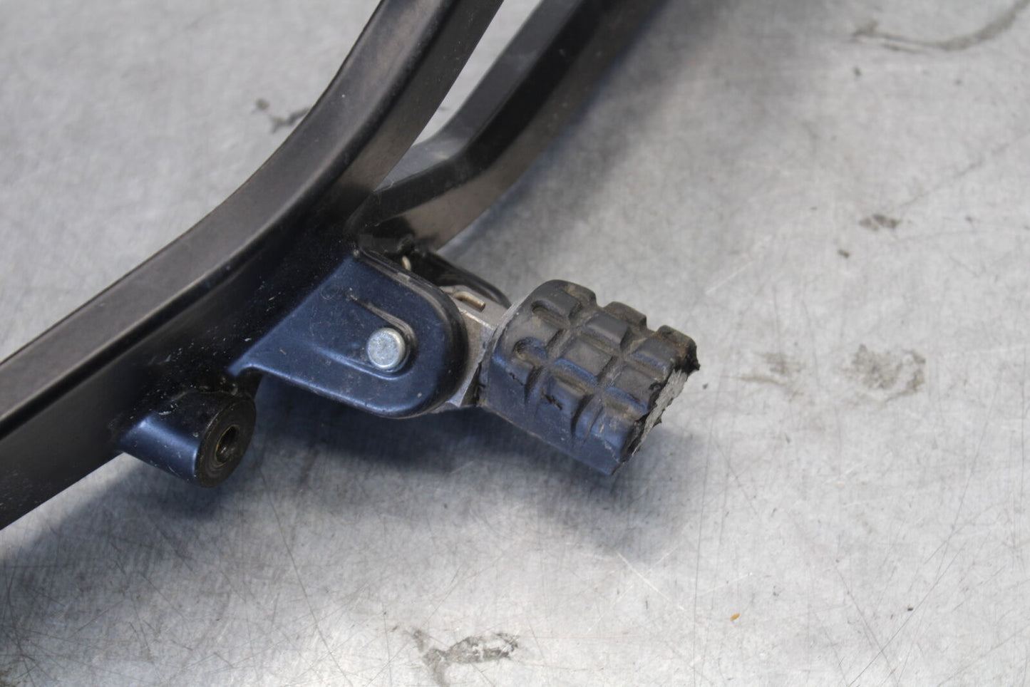 06-07 DUCATI MONSTER 695 LEFT REARSET REAR SET DRIVER FOOT PEG REST STOP BB674