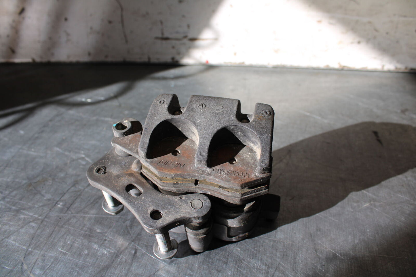 19-22 KAWASAKI Z400 RIGHT FRONT BRAKE CALIPER BB708