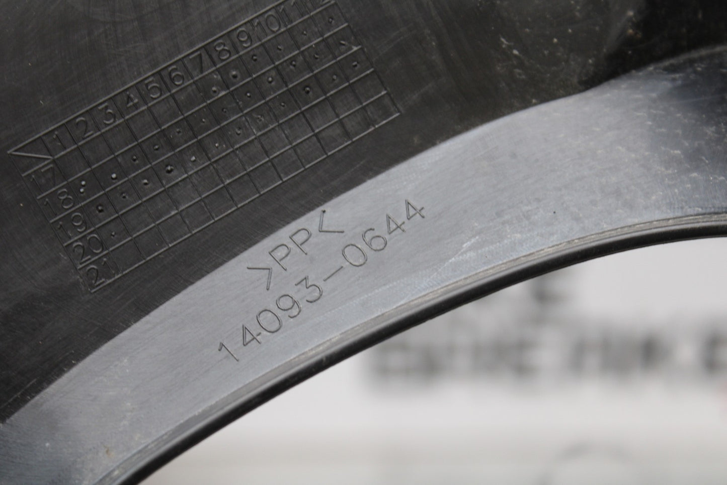 18-23 KAWASAKI NINJA 400 EX400 ABS FRONT CENTER COWL FAIRING BB177