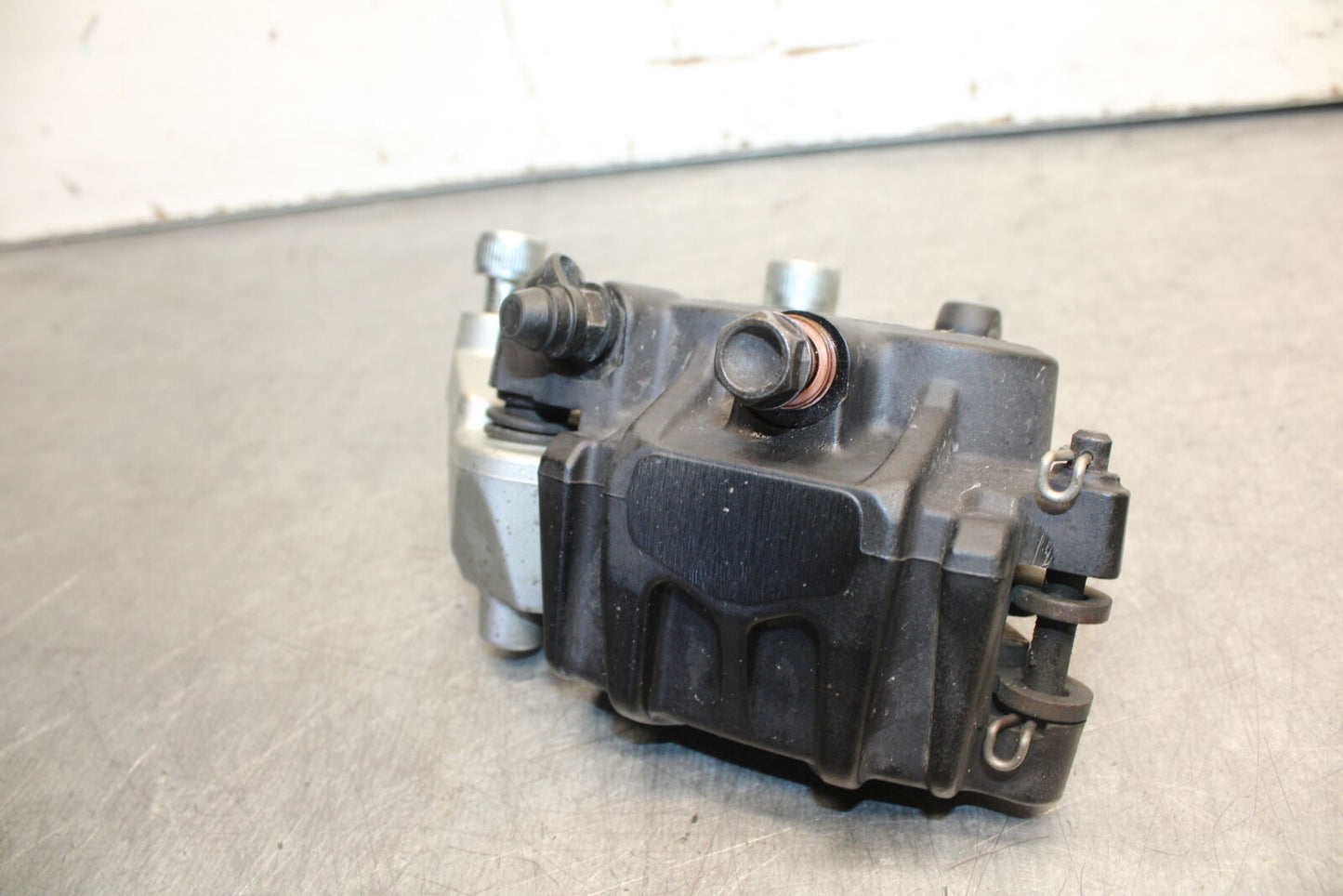 06-07 DUCATI MONSTER 695 RIGHT LEFT FRONT BRAKE CALIPER SET PAIR CALIPERS BB674