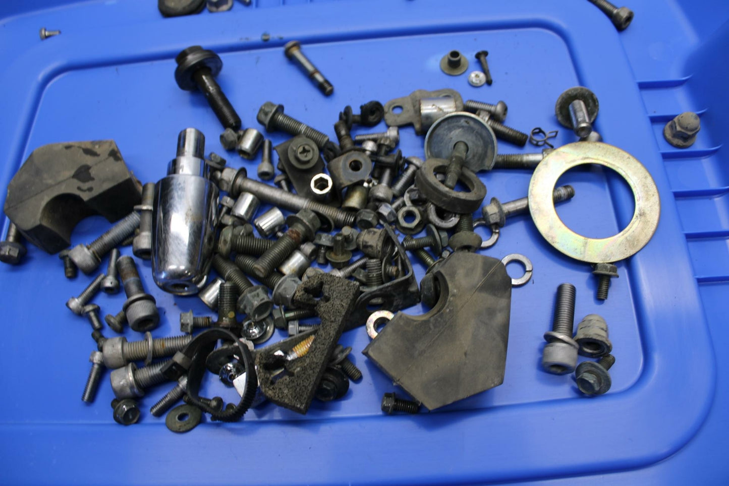 07-08 YAMAHA V STAR 1300 LEFTOVER BOLTS SCREWS SET BB303