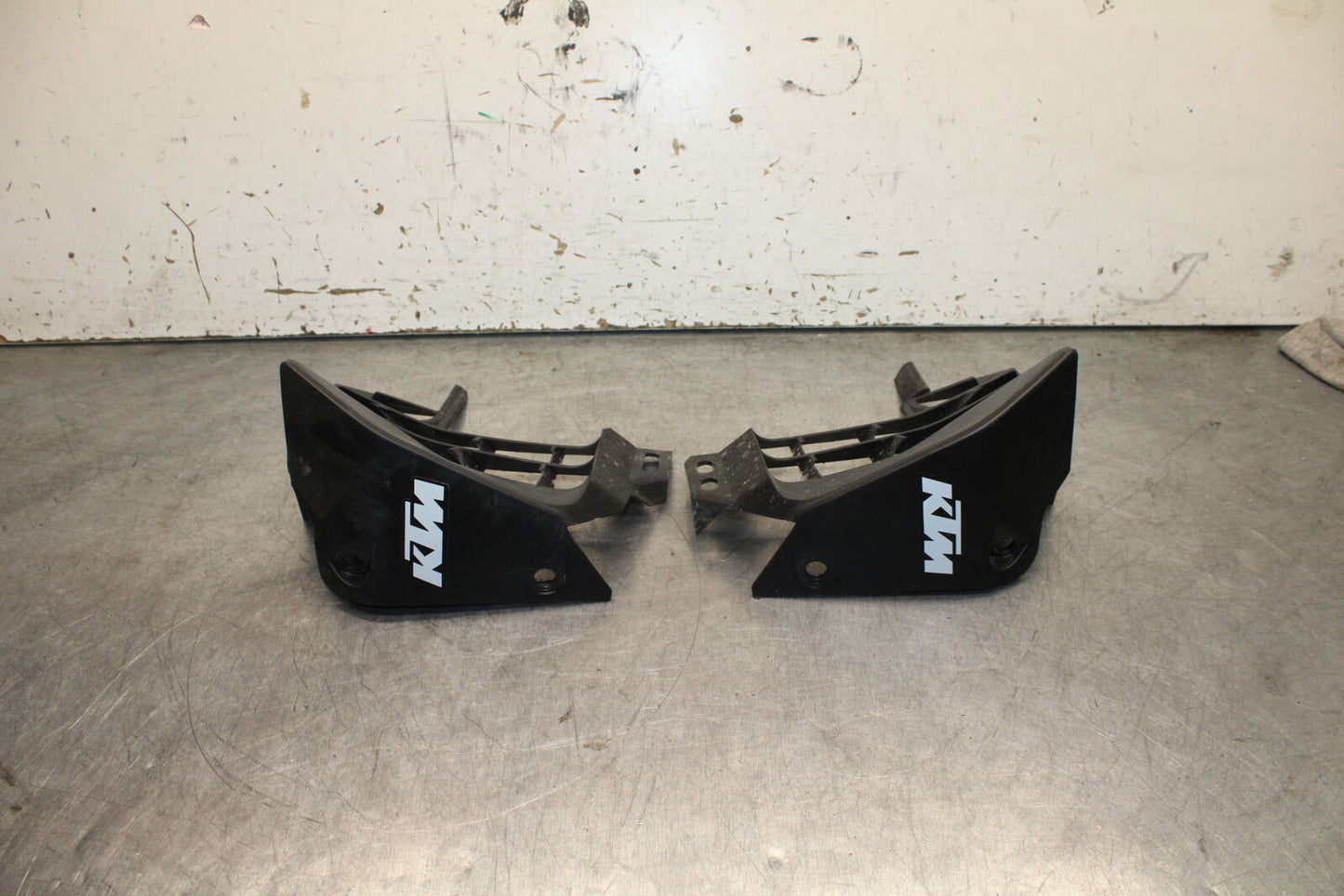 17-24 KTM 390 DUKE ENGINE RADIATOR RADIATER COVER GUARD SET PAIR BB734