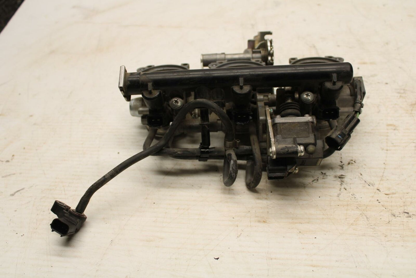 07-16 TRIUMPH STREET TRIPLE MAIN FUEL INJECTORS / THROTTLE BODIES BB356