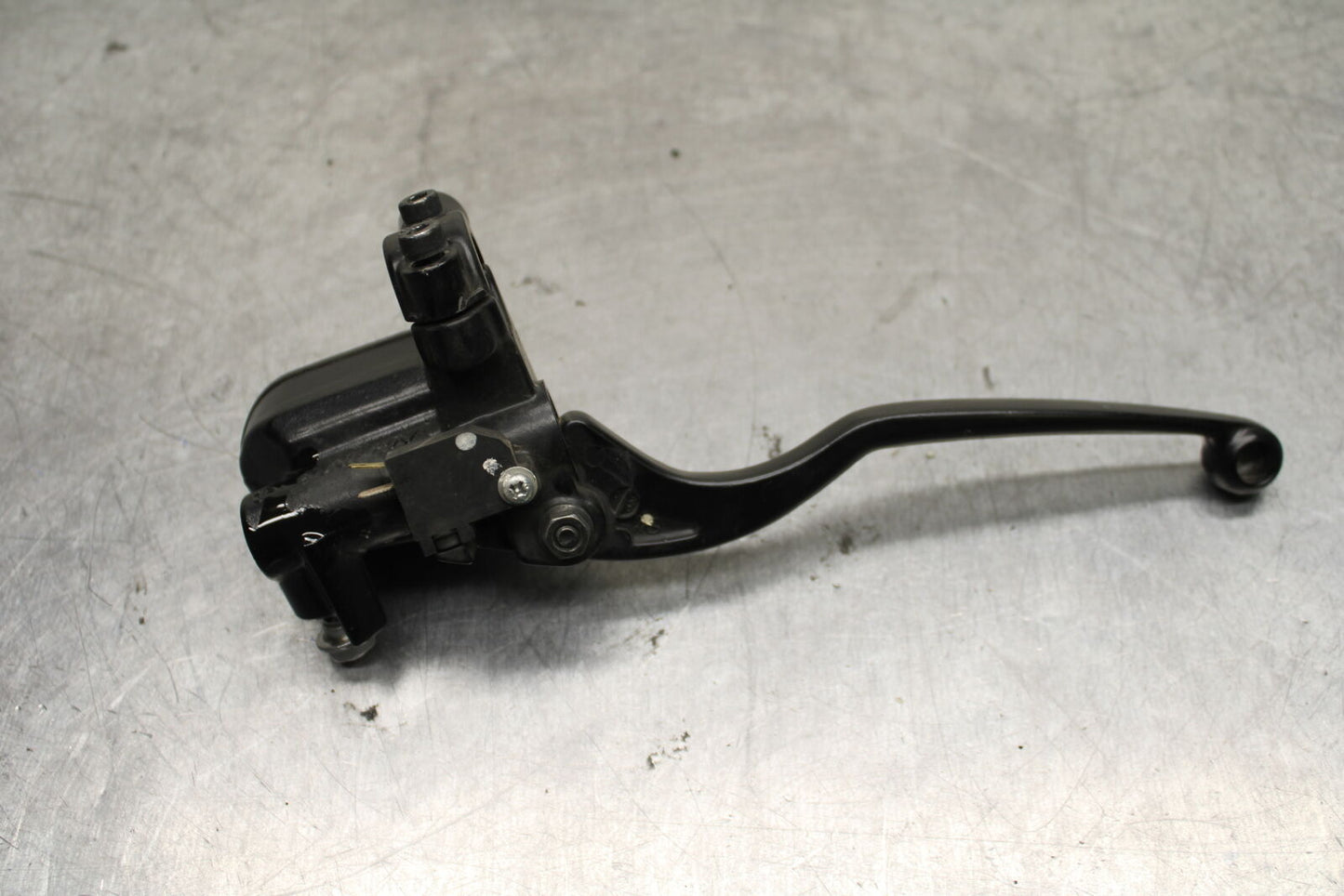 19-22 KAWASAKI Z400 FRONT BRAKE MASTER CYLINDER w/ LEVER BB738