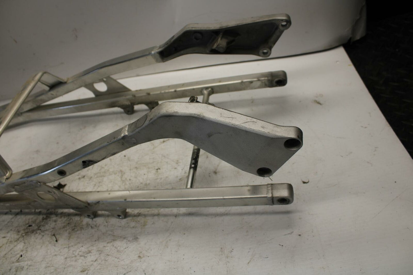 00-01 HONDA CBR929RR REAR SUBFRAME BACK SUB FRAME BB265