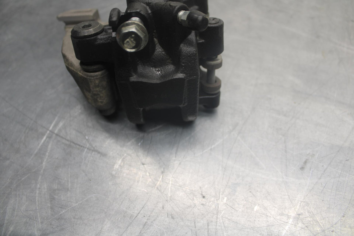 15-21 SUZUKI GSXR600 REAR BACK BRAKE CALIPER W MOUNT BRACKET BB460