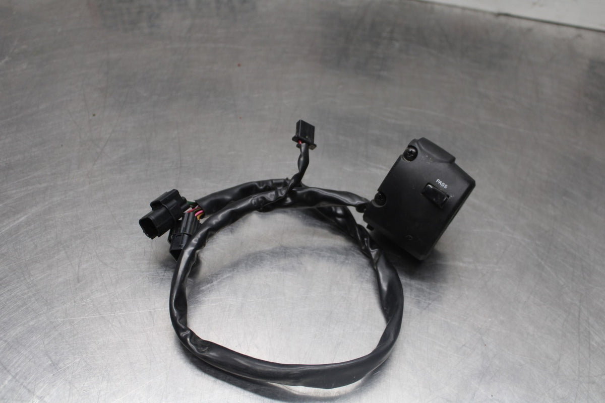 24-25 KAWASAKI NINJA ZX6R LEFT CLIP ON HANDLE HORN SIGNALS SWITCHES BB939