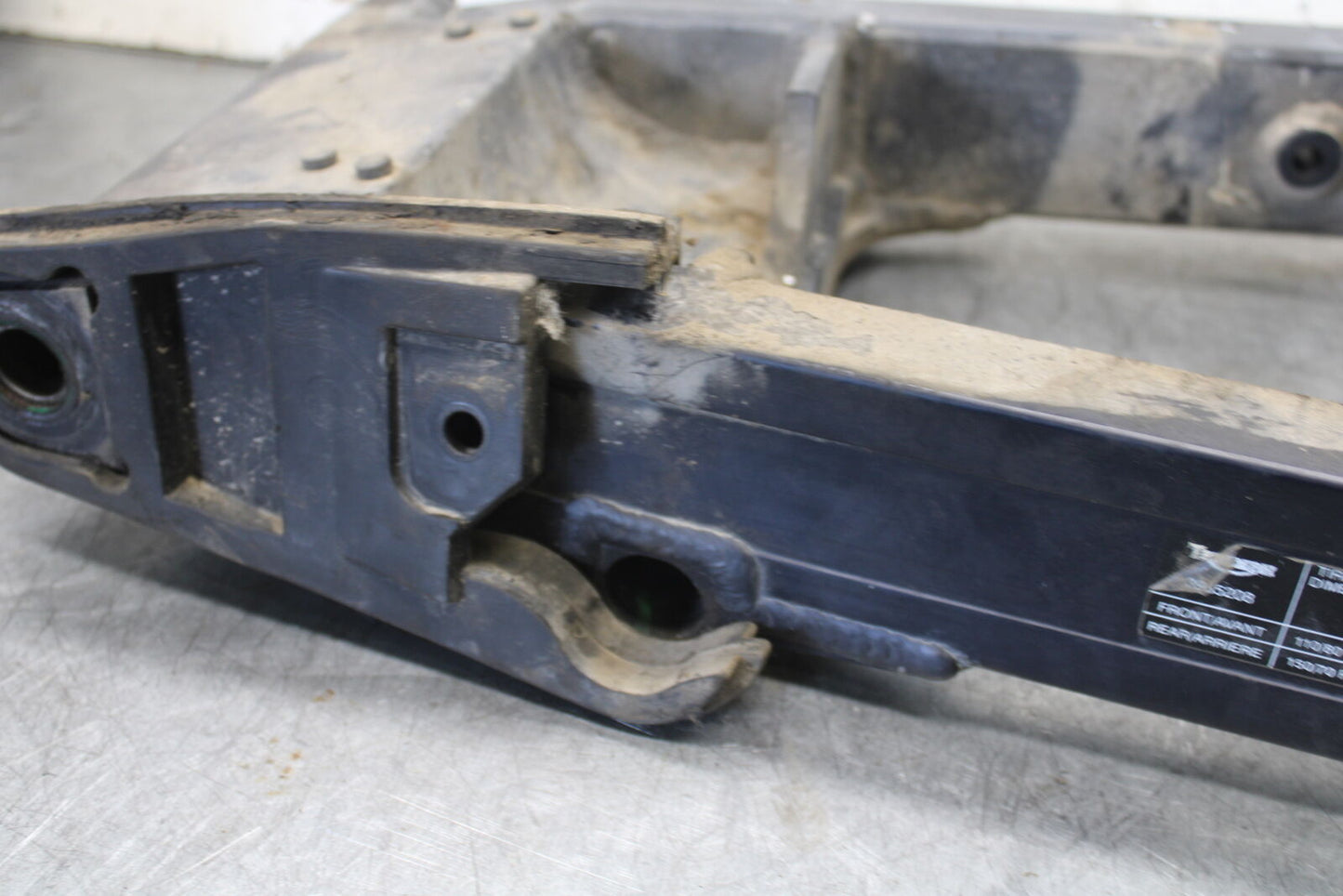 01-06 TRIUMPH TIGER 955I REAR SWINGARM BACK SUSPENSION SWING ARM BB693
