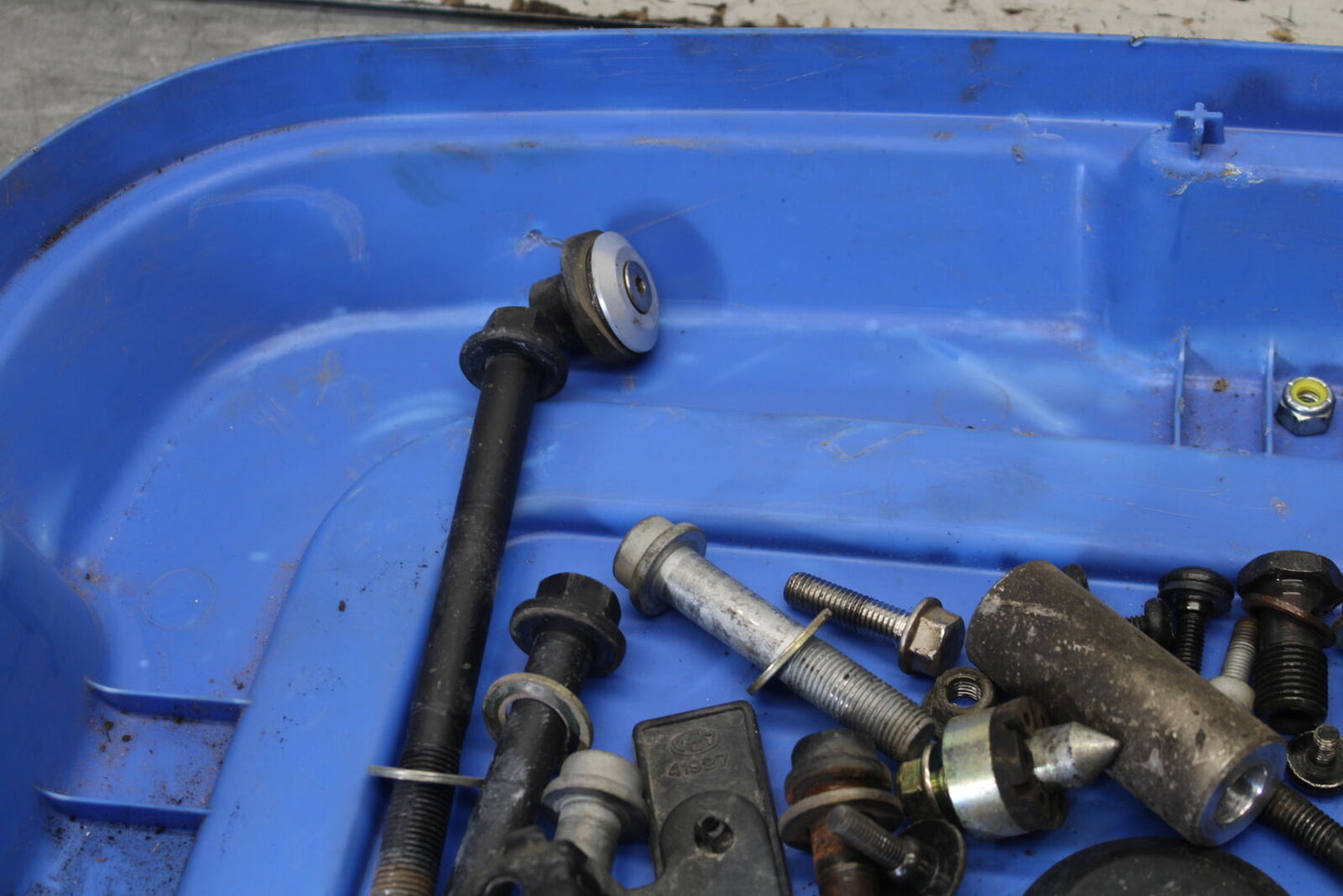01-06 TRIUMPH TIGER 955I MOUNTING BOLTS HARDWARE MOTOR SCREWS BB693