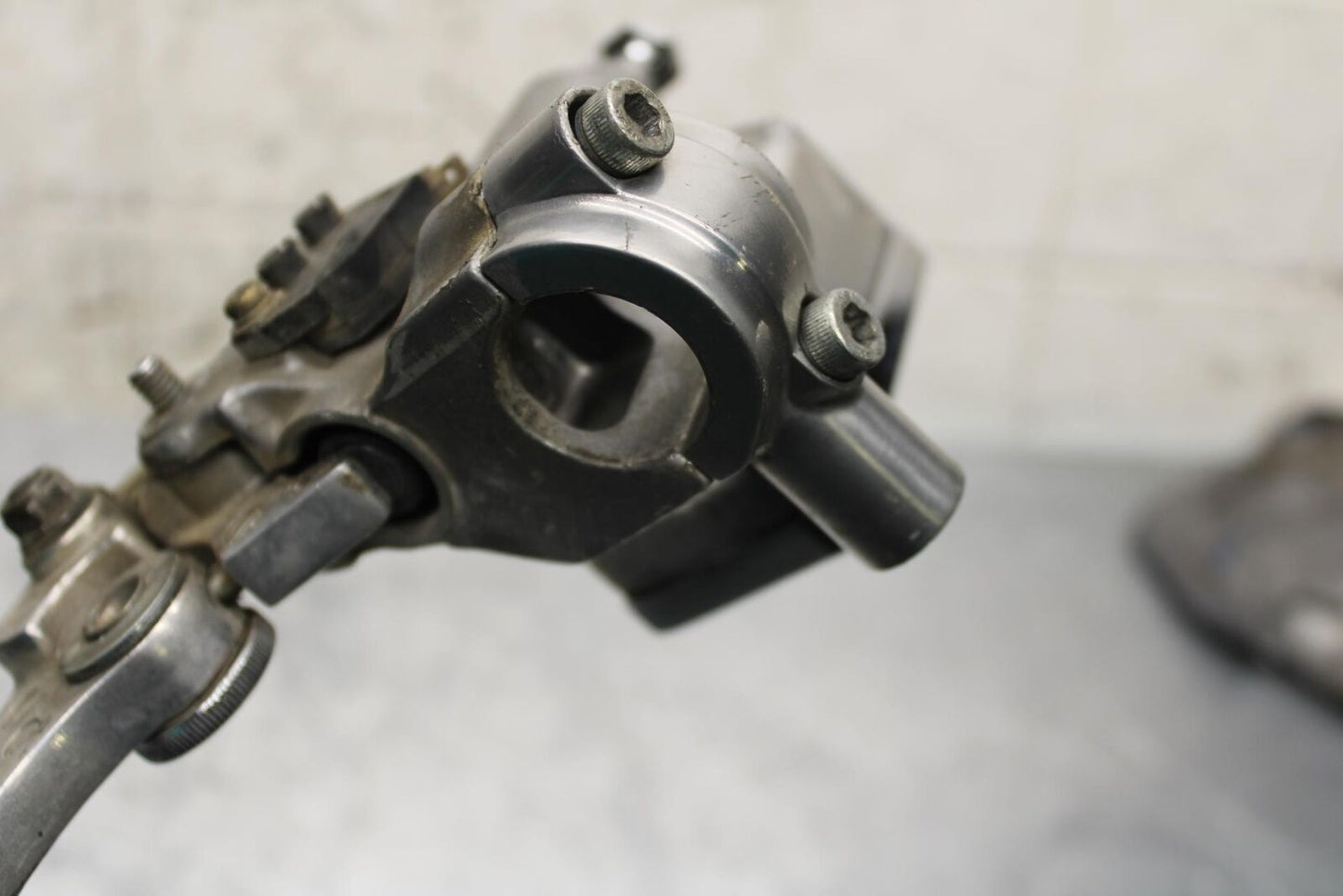 2004 Suzuki Intruder 1500 VL1500 FRONT BRAKE MASTER CYLINDER 59600-10F20 BB573