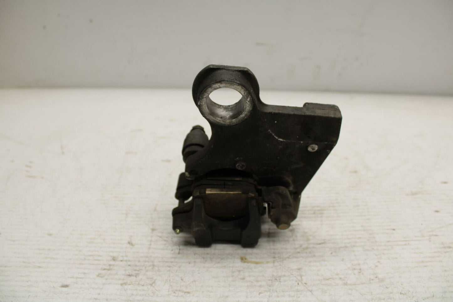 07 YAMAHA YZF R6 2c0 REAR BACK BRAKE CALIPER W MOUNT BRACKET BB297