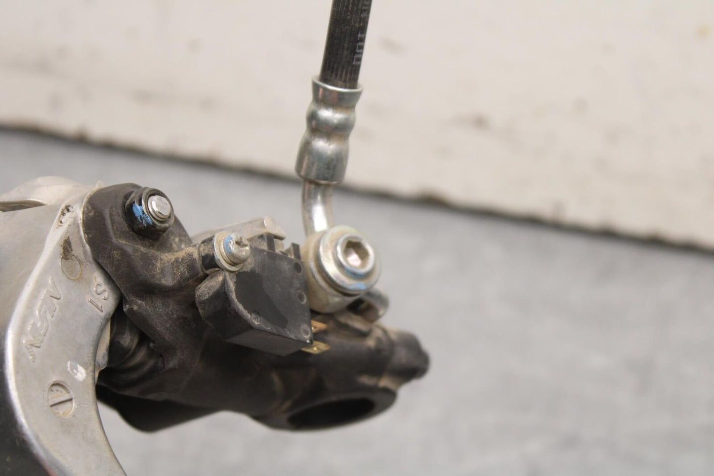 09-16 SUZUKI GSXR1000 FRONT BRAKE MASTER CYLINDER w/ LEVER 59600-01H30 BB642