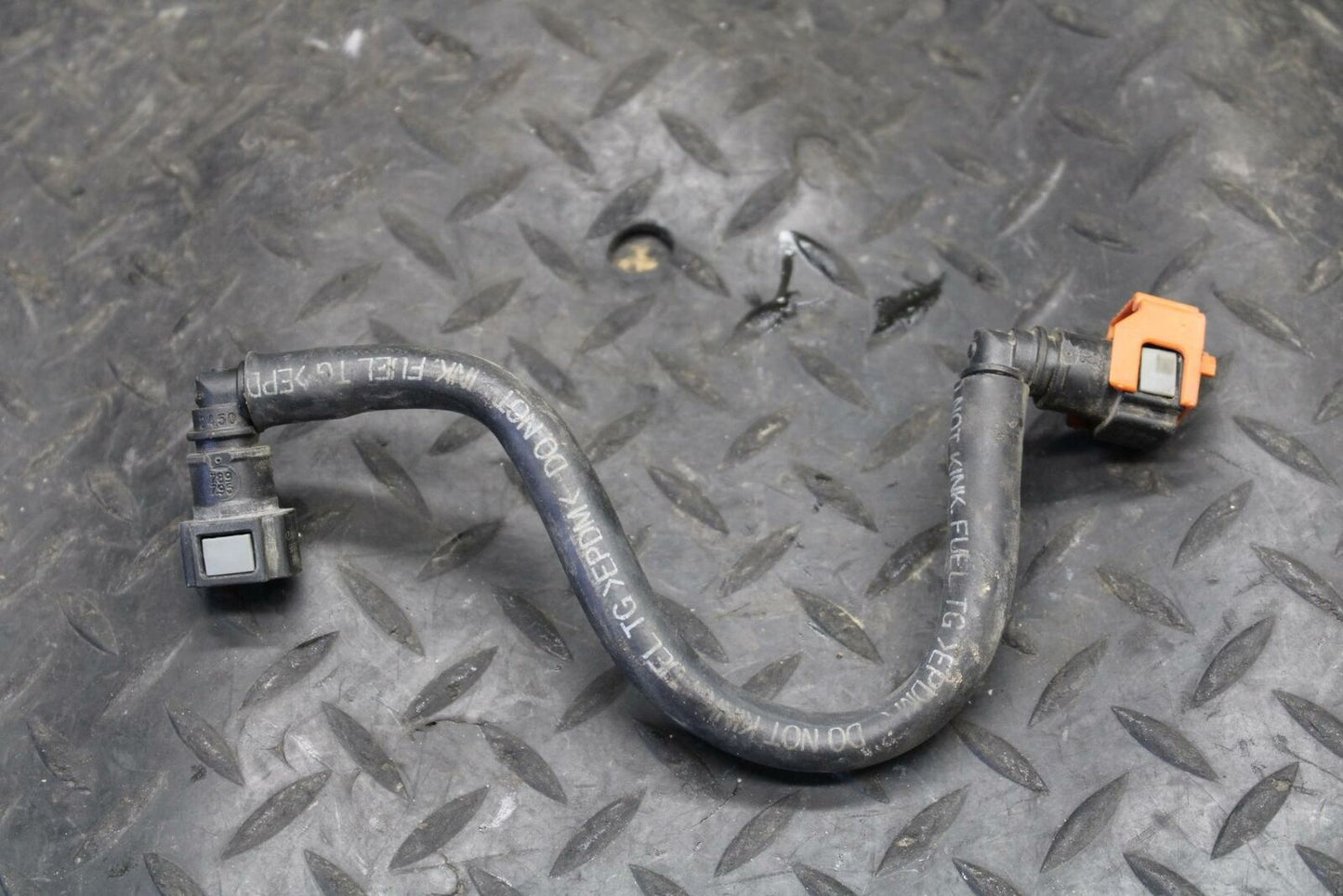04-05 YAMAHA YZF R1 FUEL HOSE GAS LINE TUBE PIPE BB225