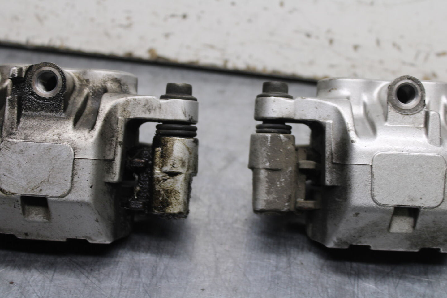 99-00 YAMAHA V STAR 1100 RIGHT LEFT FRONT BRAKE CALIPER SET PAIR CALIPERS BB711