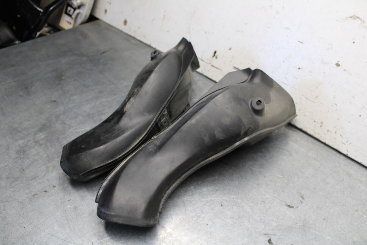 04-05 SUZUKI GSXR600 RIGHT LEFT AIR INTAKE DUCTS 94402-29G00 94403-29G00 BB658