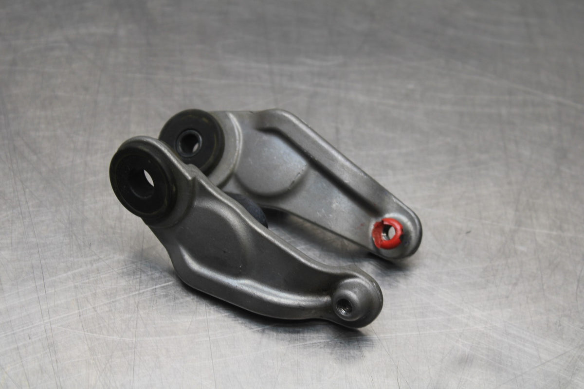 08-16 YAMAHA YZF R6 FRONT GAS TANK BRACKET MOUNT BB856