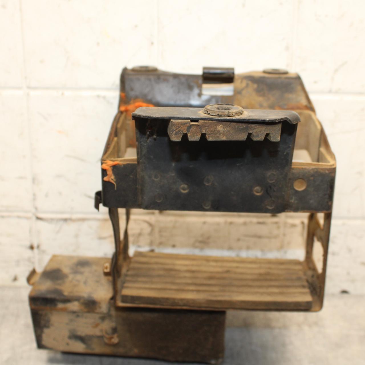 75 SUZUKI GT 550 REAR BATTERY BOX TRAY TOOL HOLDER BB67