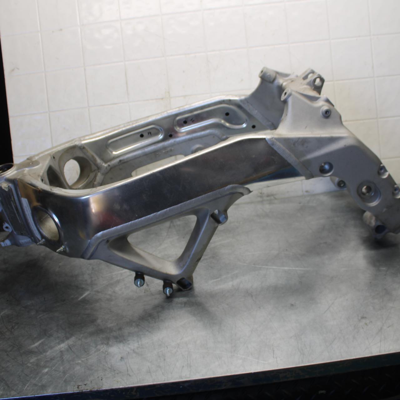 2010 Aprilia RSV1000R FRAME CHASSIS SLVG BB513