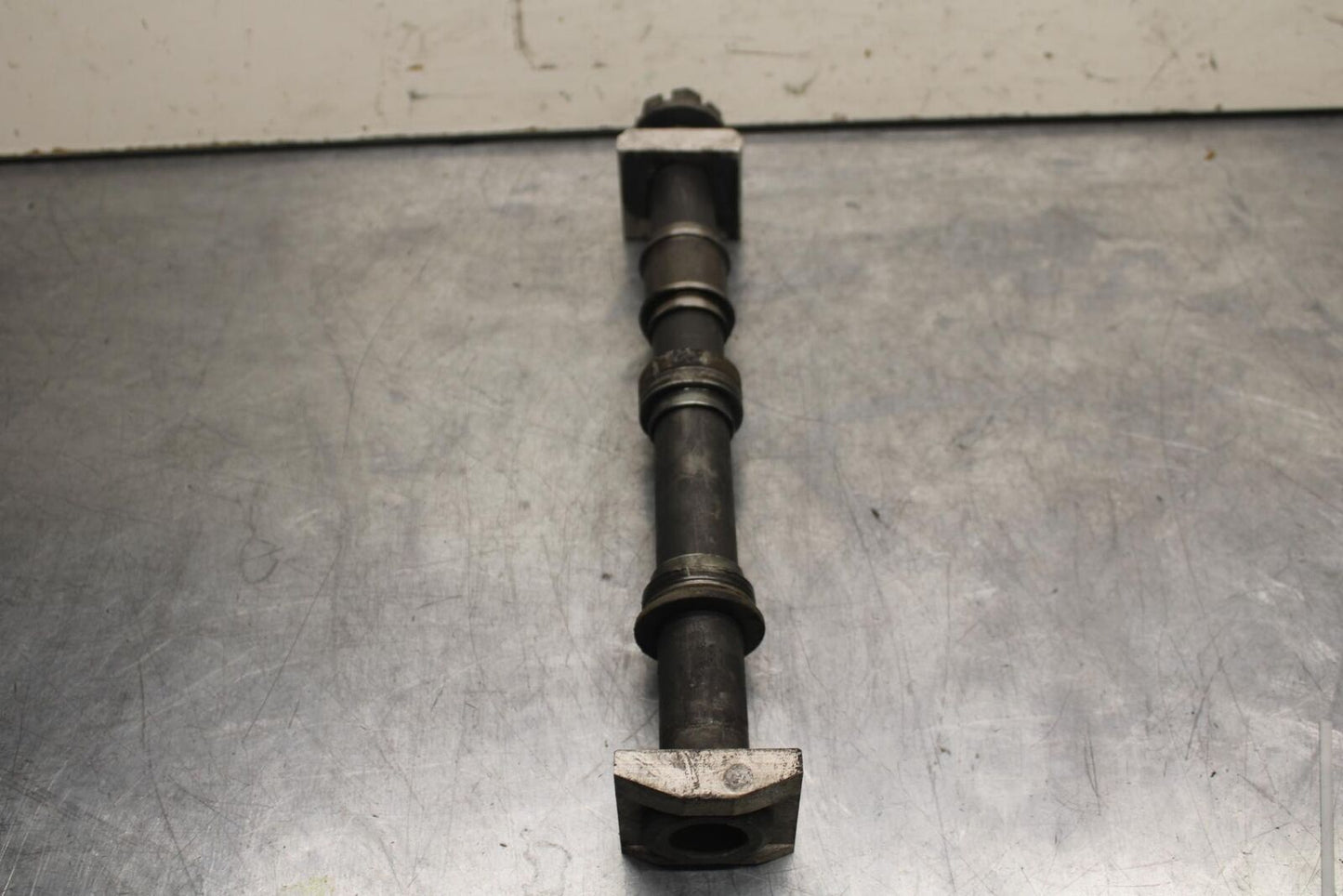 1999 Suzuki GSXR600 REAR AXLE BACK WHEEL RIM PIVOT BOLT AXEL 64711-33E30 BB608