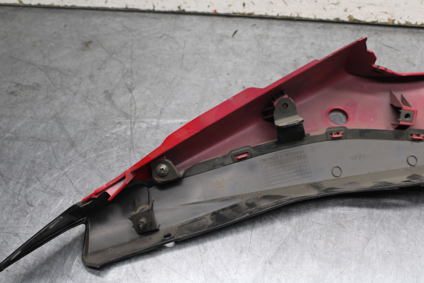 19-24 YAMAHA R3 LEFT REAR BACK TAIL FAIRING COWL SHROUD BB378