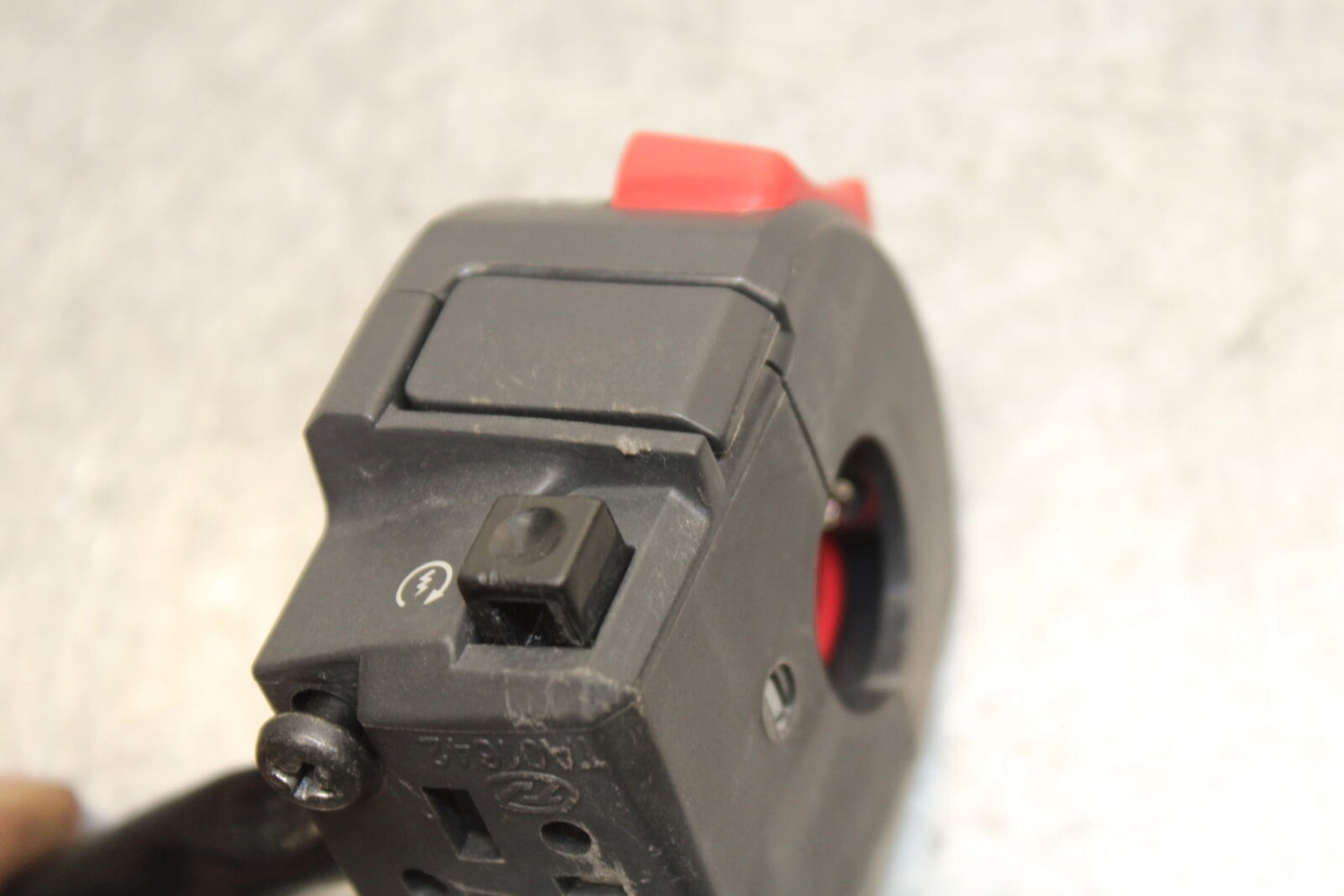 06-07 DUCATI MONSTER 695 RIGHT CLIP ON HANDLE KILL OFF START SWITCHES BB674