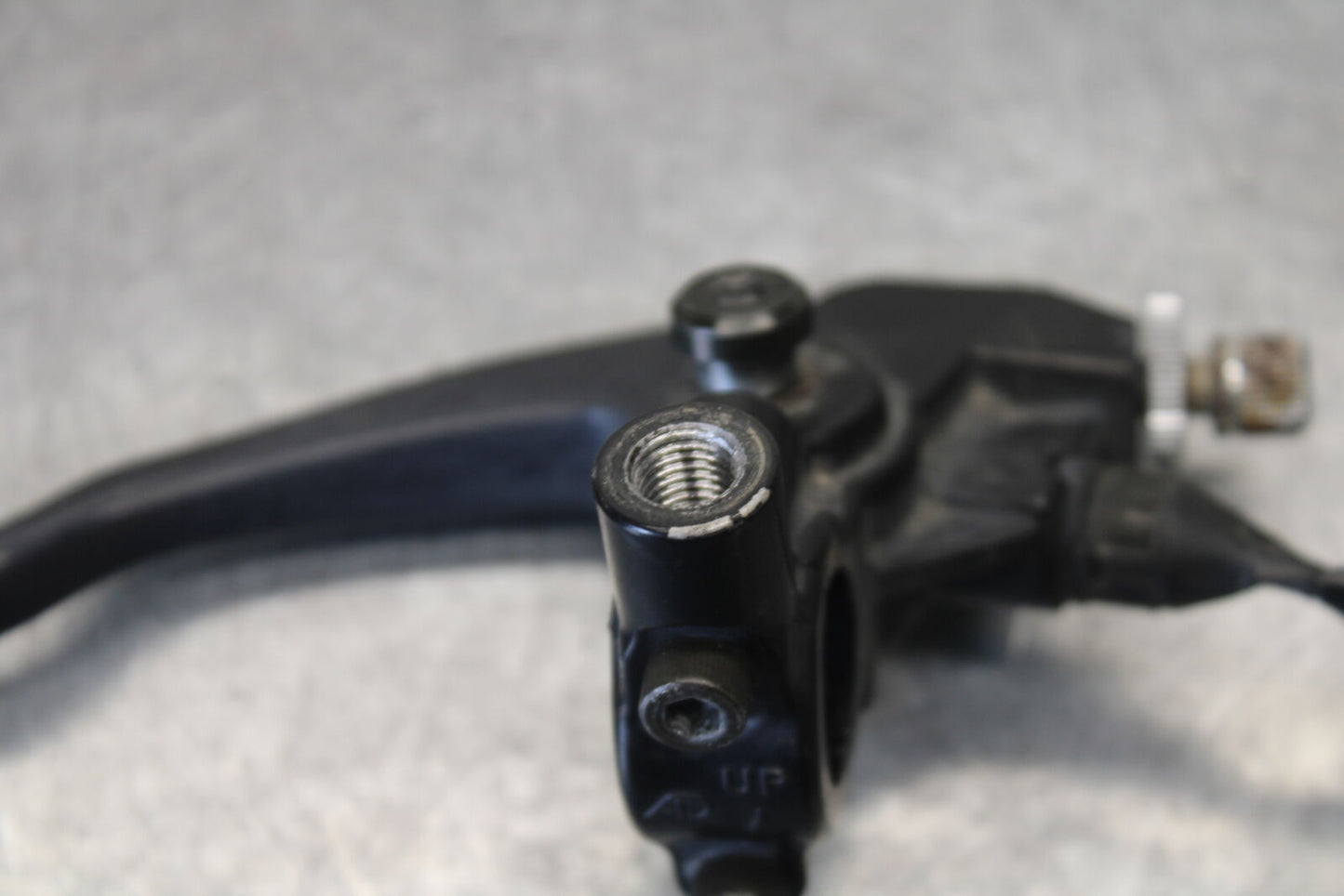 01-06 TRIUMPH TIGER 955I CLUTCH PERCH MOUNT WITH LEVER BB693