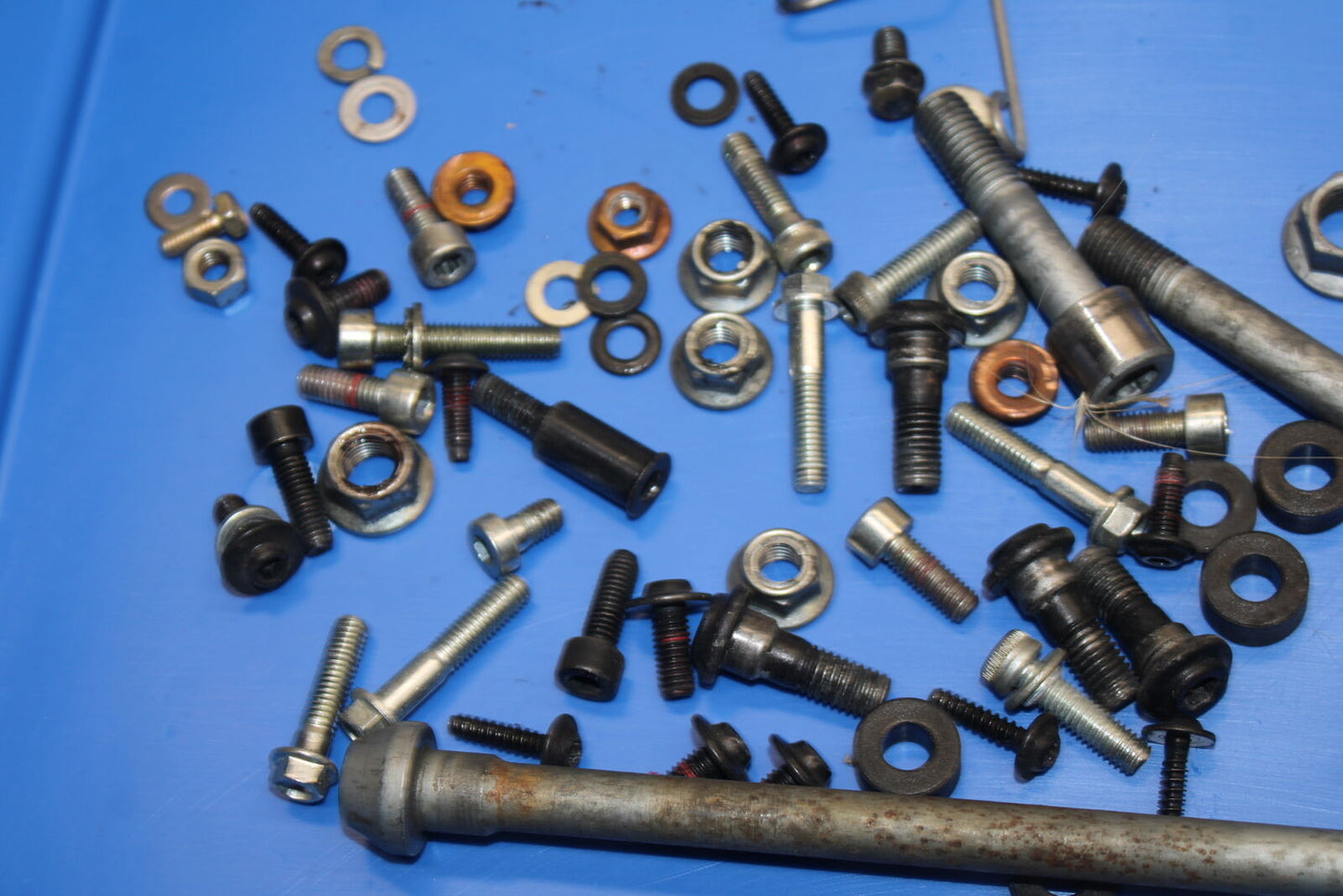 08-10 DUCATI 848 ENGINE MOUNTING BOLTS HARDWARE MOTOR SCREWS BB705