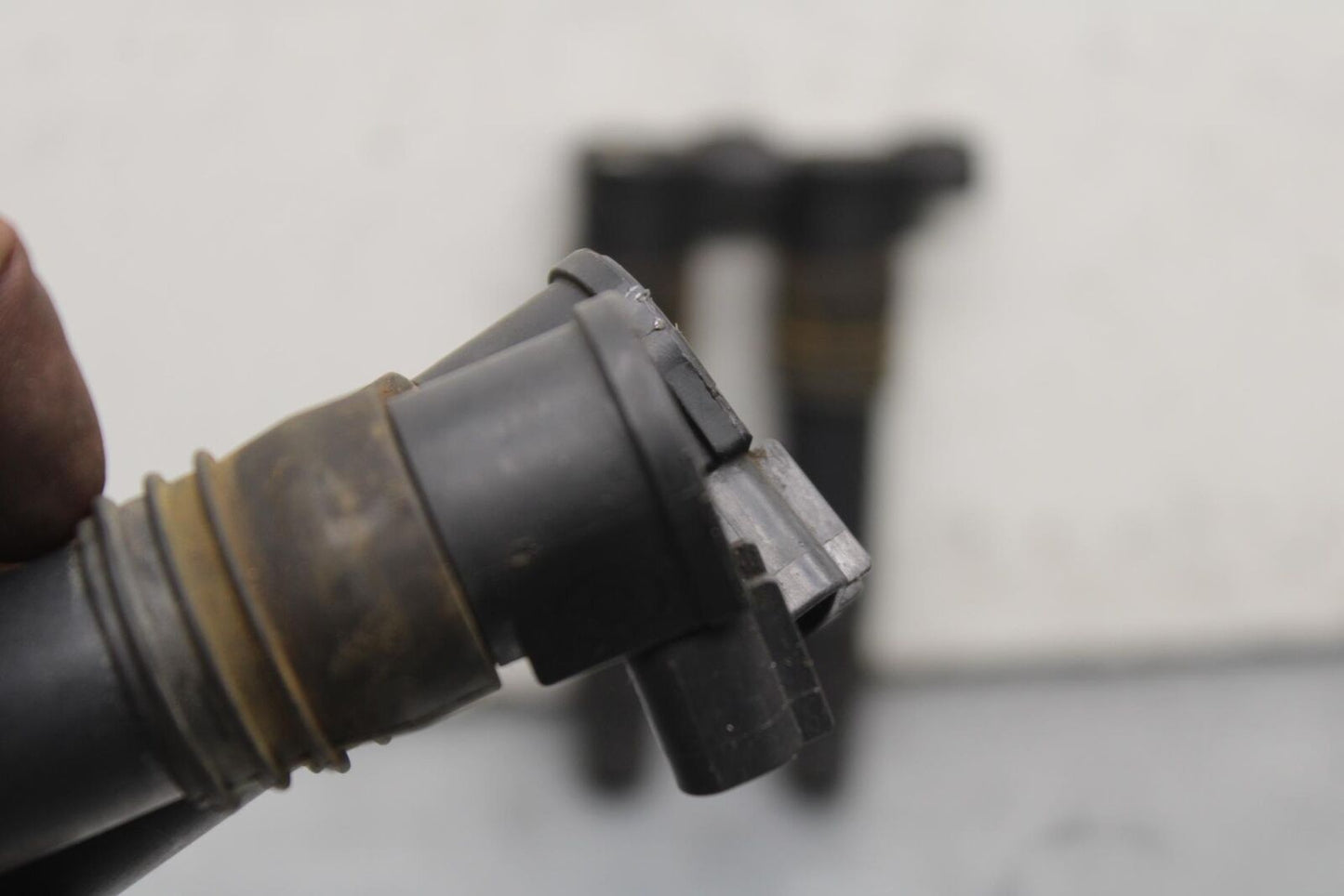 01-03 SUZUKI GSXR600 IGNITION COILS COIL SPARK PLUG CAPS 33410-35F00 BB639