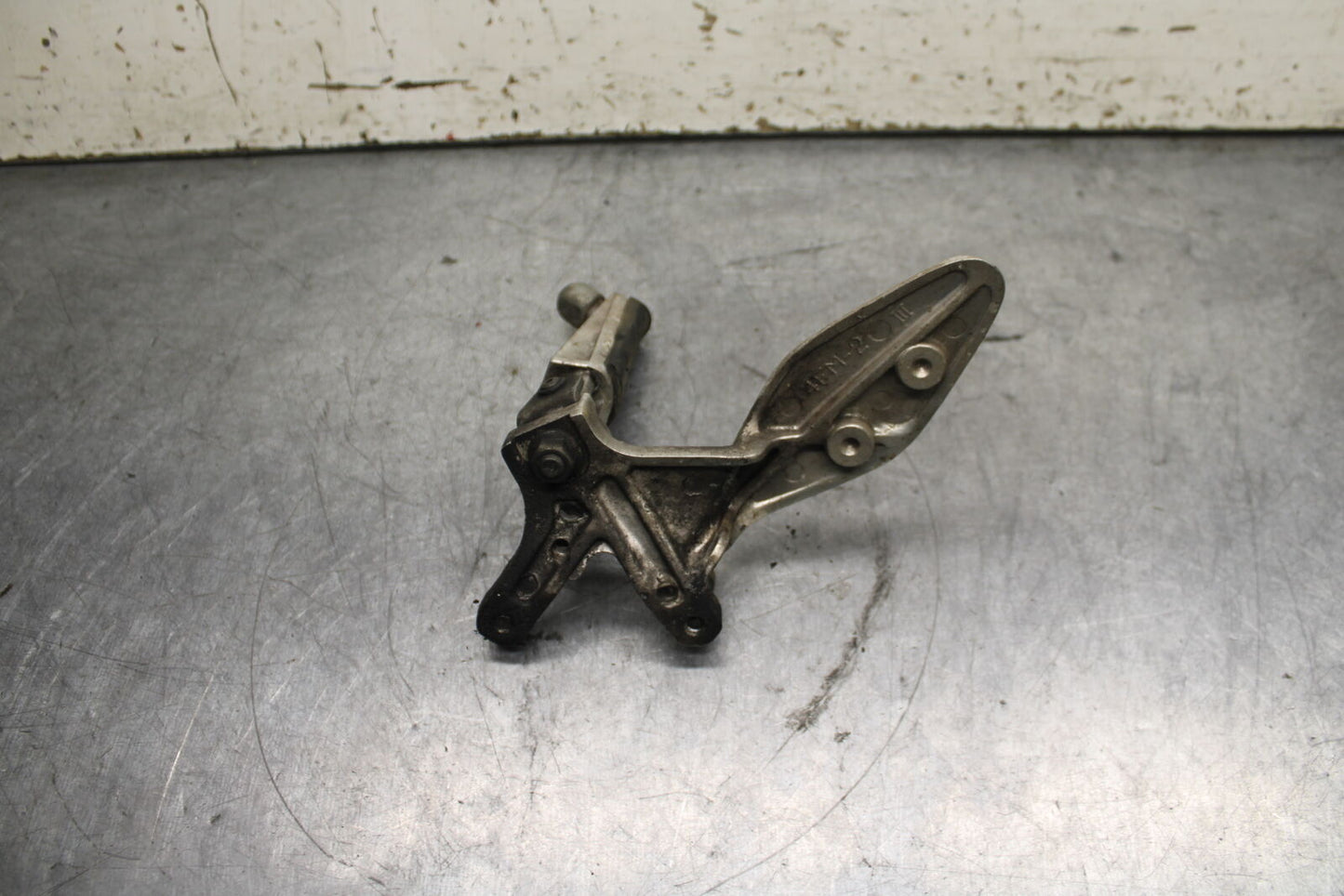 96-07 YAMAHA YZF600R LEFT REARSET REAR SET DRIVER FOOT PEG REST STOP BB746