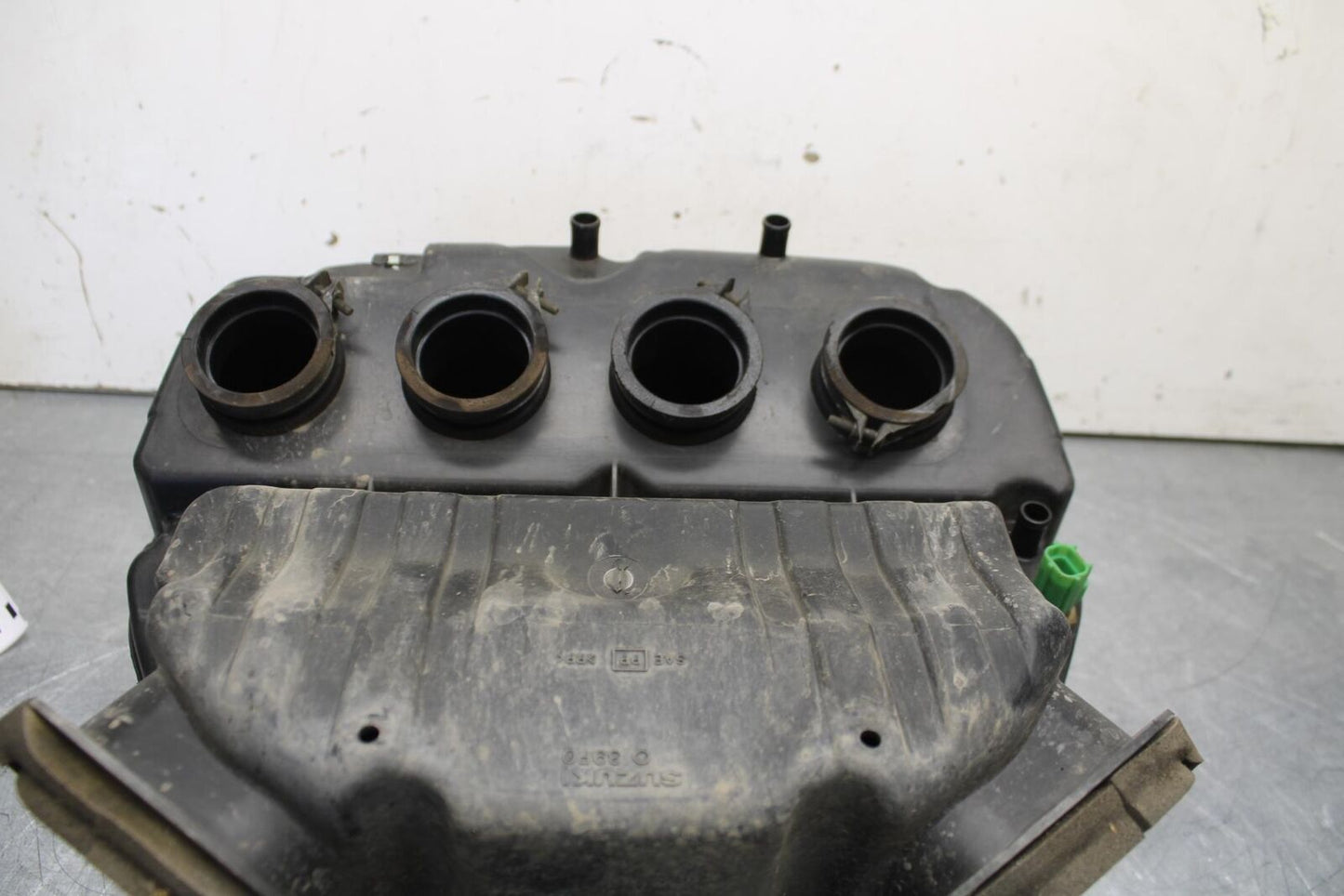 01-03 SUZUKI GSXR600 AIRBOX AIR INTAKE FILTER BOX 13700-39F00 BB633