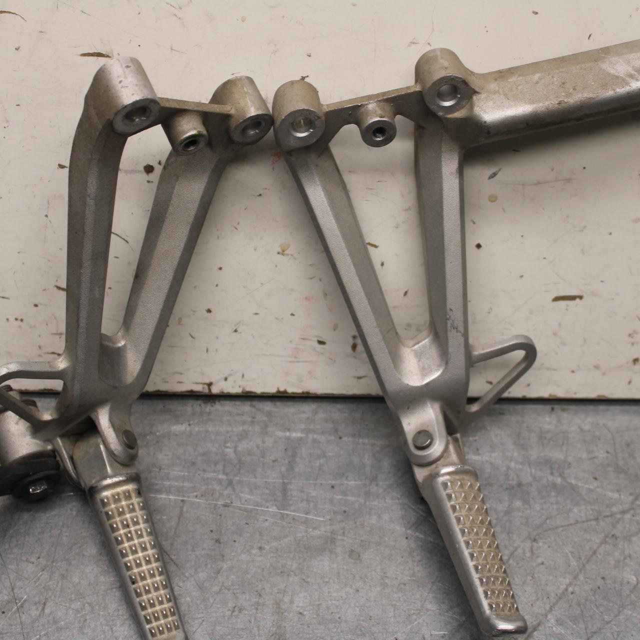 01-06 HONDA CBR600F4I REAR FOOT RESTS PEGS STEPS SET PAIR BB644