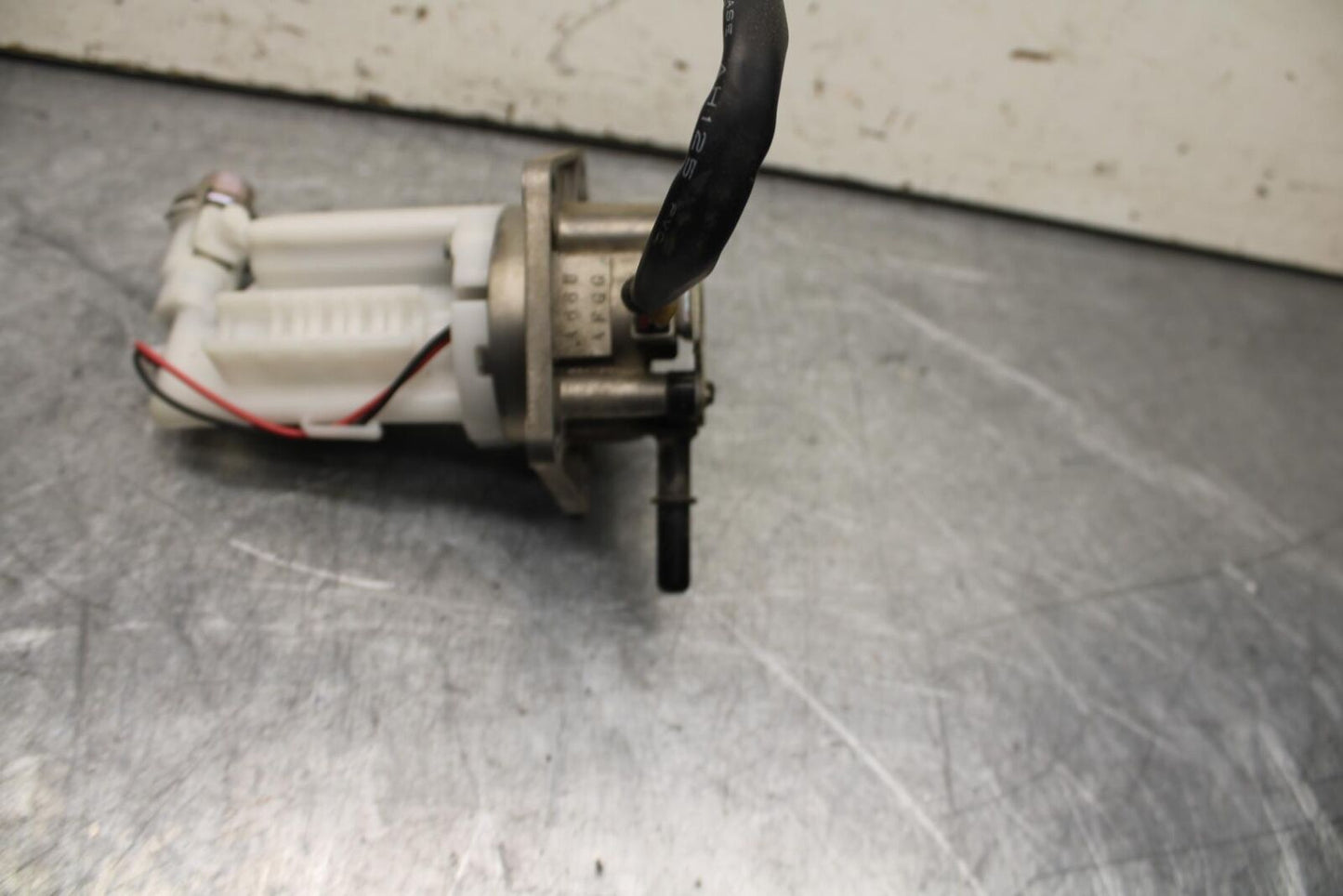 16-18 KTM 690 DUKE FUEL PUMP GAS PETROL SENDER UNIT BB631