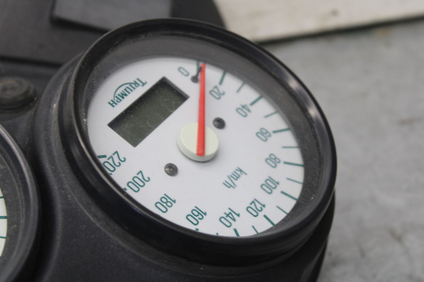 01-06 TRIUMPH TIGER 955I SPEEDO TACH GAUGES DISPLAY CLUSTER SPEEDOMETER BB693