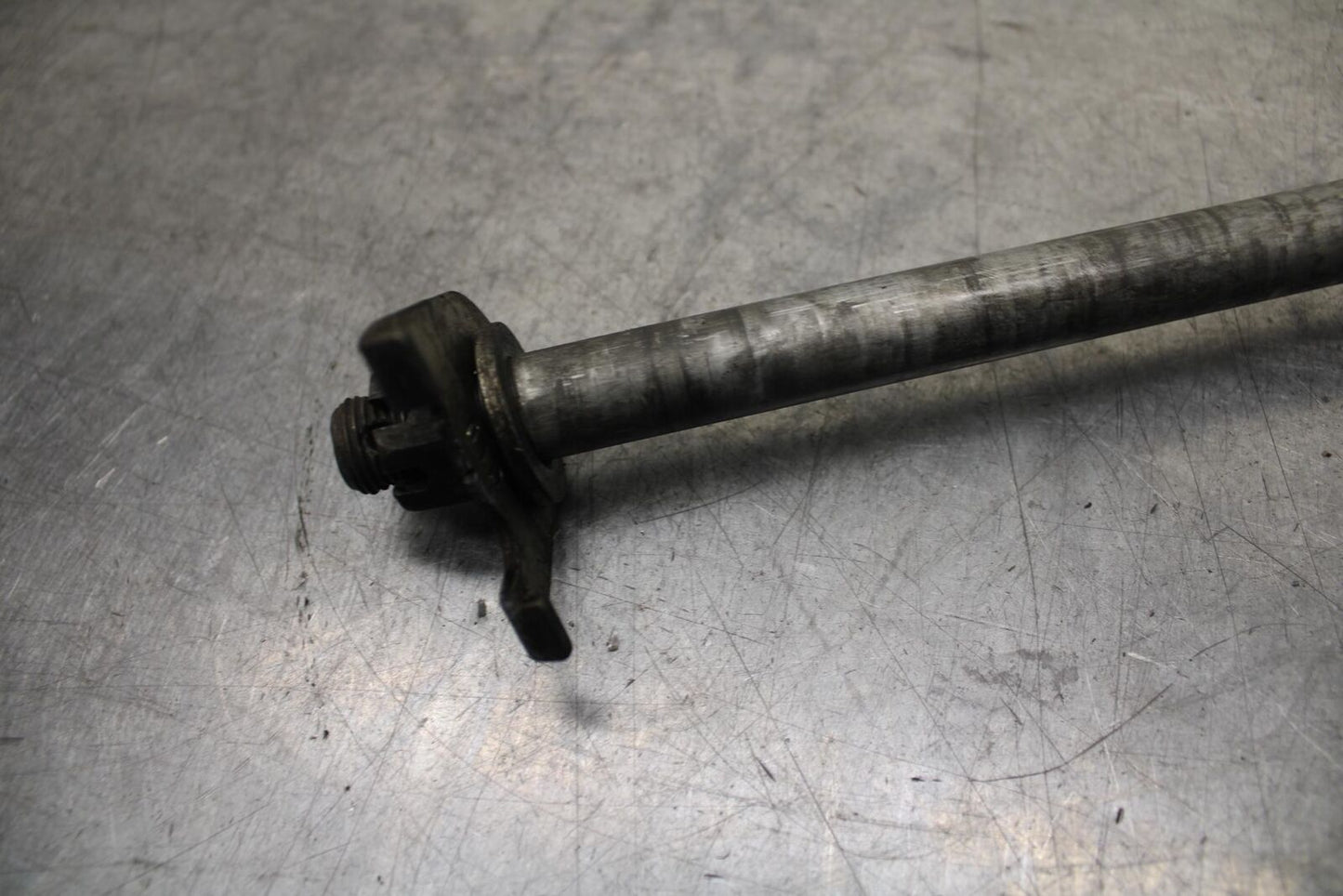 04-09 SUZUKI GS 500 FH GS500F REAR AXLE BACK WHEEL RIM PIVOT BOLT AXEL BB97