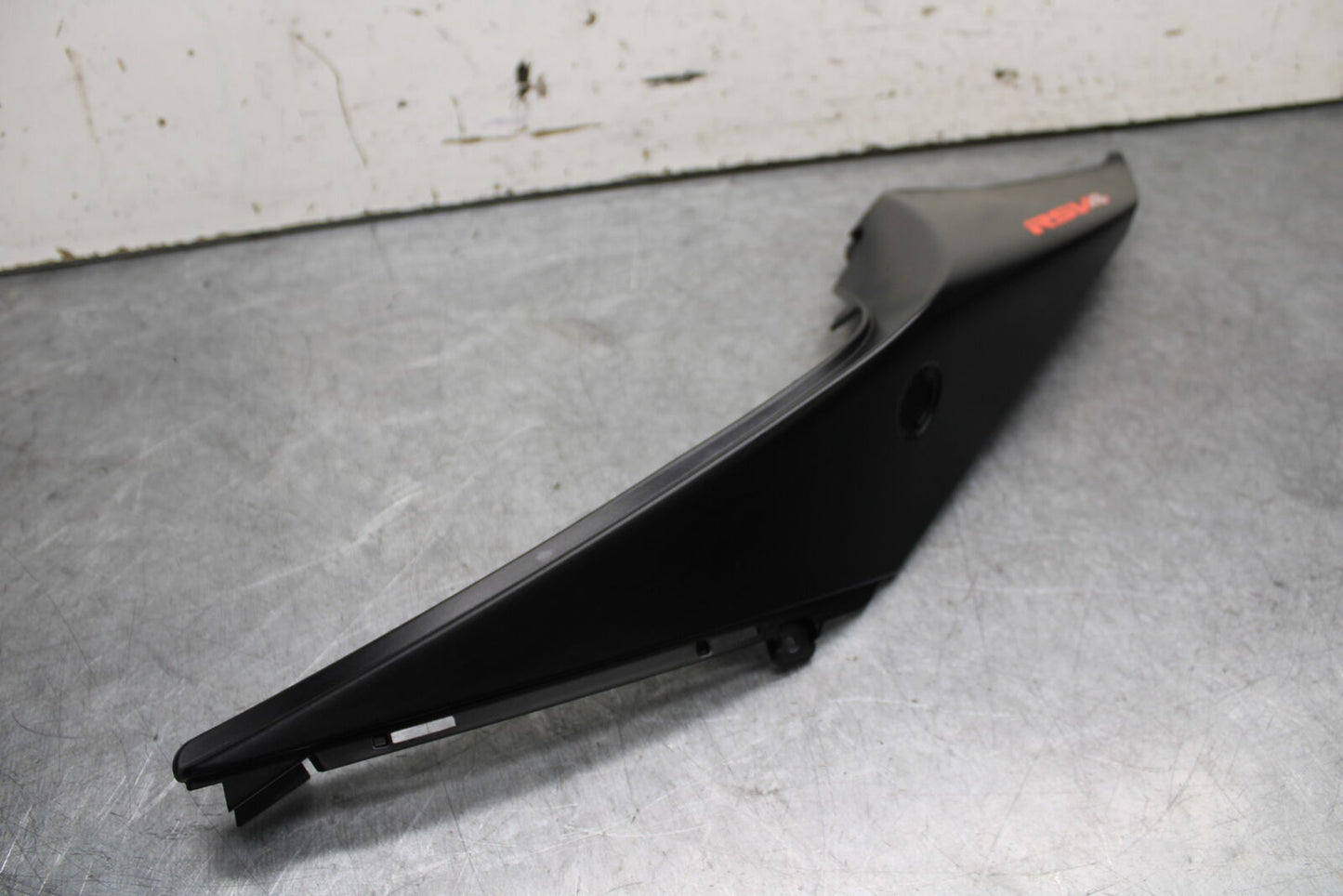 21-24 APRILIA RSV4 LEFT REAR BACK TAIL FAIRING COWL SHROUD BB668