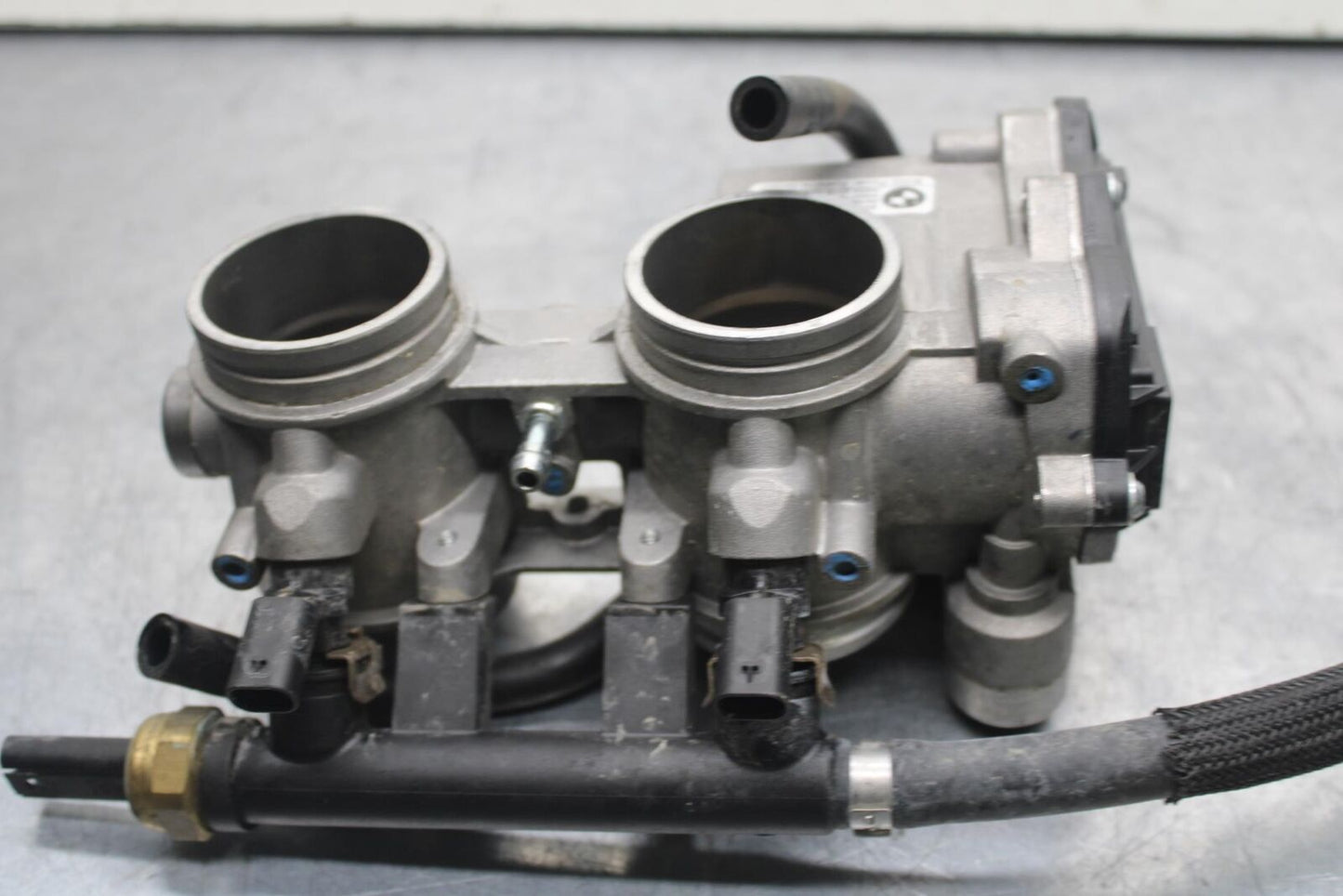 20-23 BMW F900R MAIN FUEL INJECTORS / THROTTLE BODIES BB603