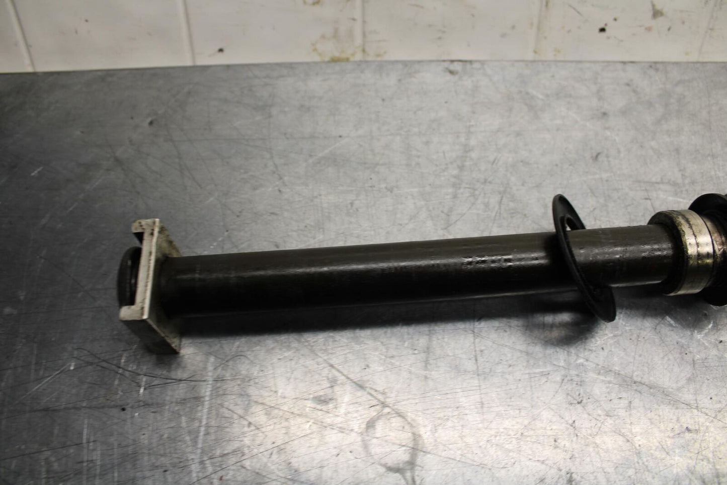 98-99 YAMAHA YZF R1 REAR AXLE WHEEL RIM PIVOT BOLT AXEL 4XV-25381-00-00 BB74