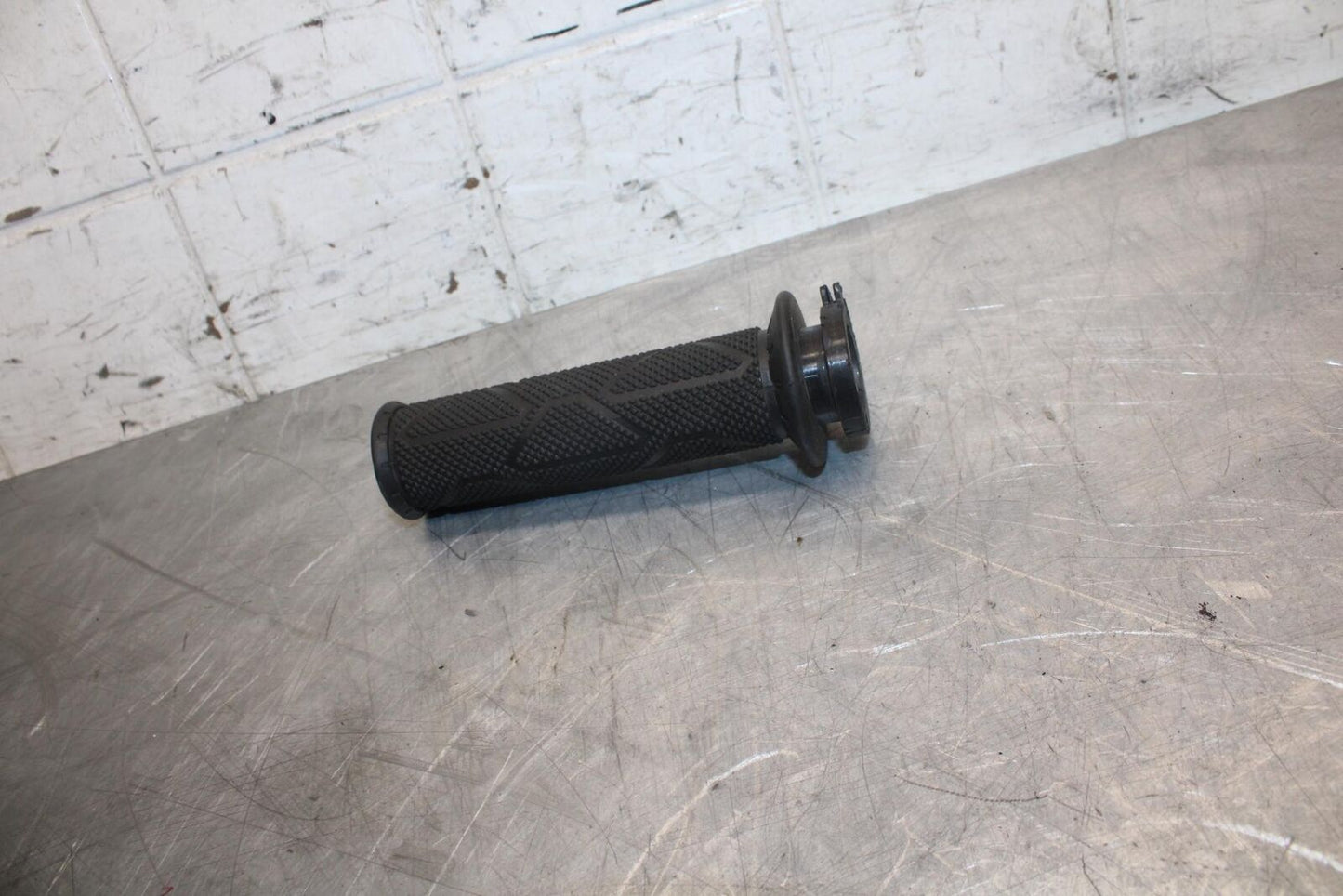 2010 Aprilia RSV1000R RIGHT THROTTLE GRIP BB513