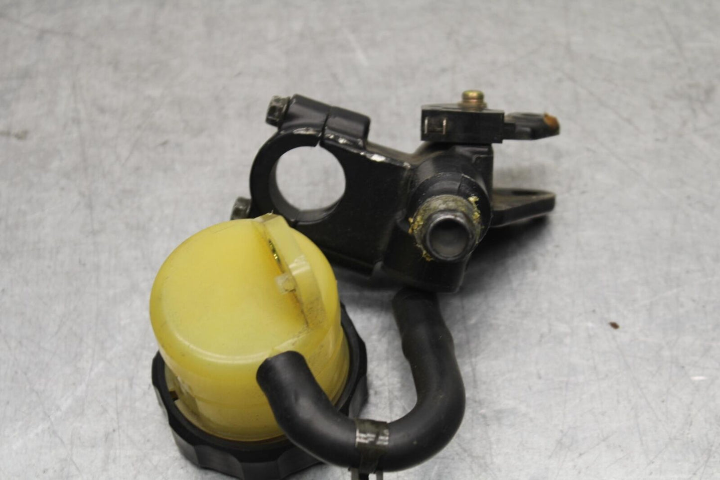 01-03 SUZUKI GSXR600 FRONT BRAKE MASTER CYLINDER BB639