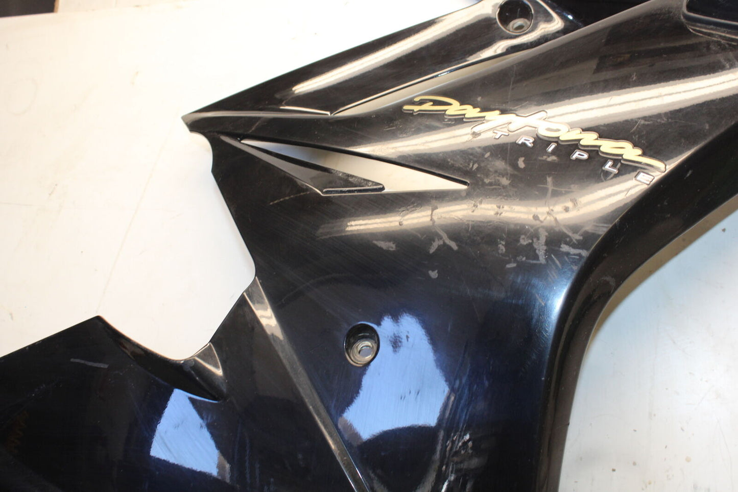 07-08 TRIUMPH DAYTONA 675 RIGHT LOWER MID UPPER SIDE FAIRING COWL BB685