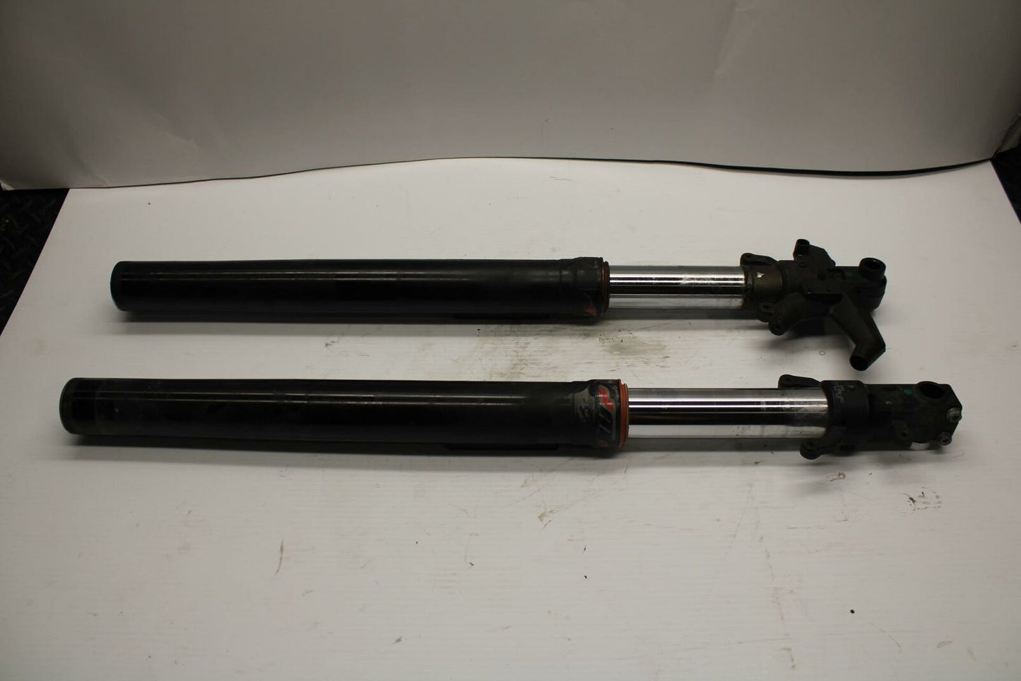18-20 HUSQVARNA VITPILEN 401 FRONT FORKS SHOCK SUSPENSION SET PAIR BB248