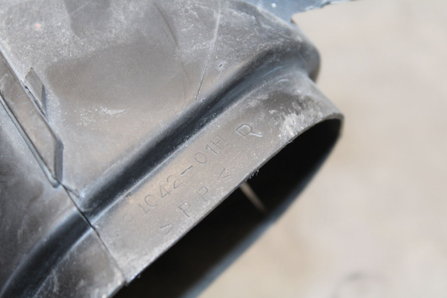 06-07 SUZUKI GSXR 600 RIGHT RAM AIR INTAKE DUCT TUBE BB737