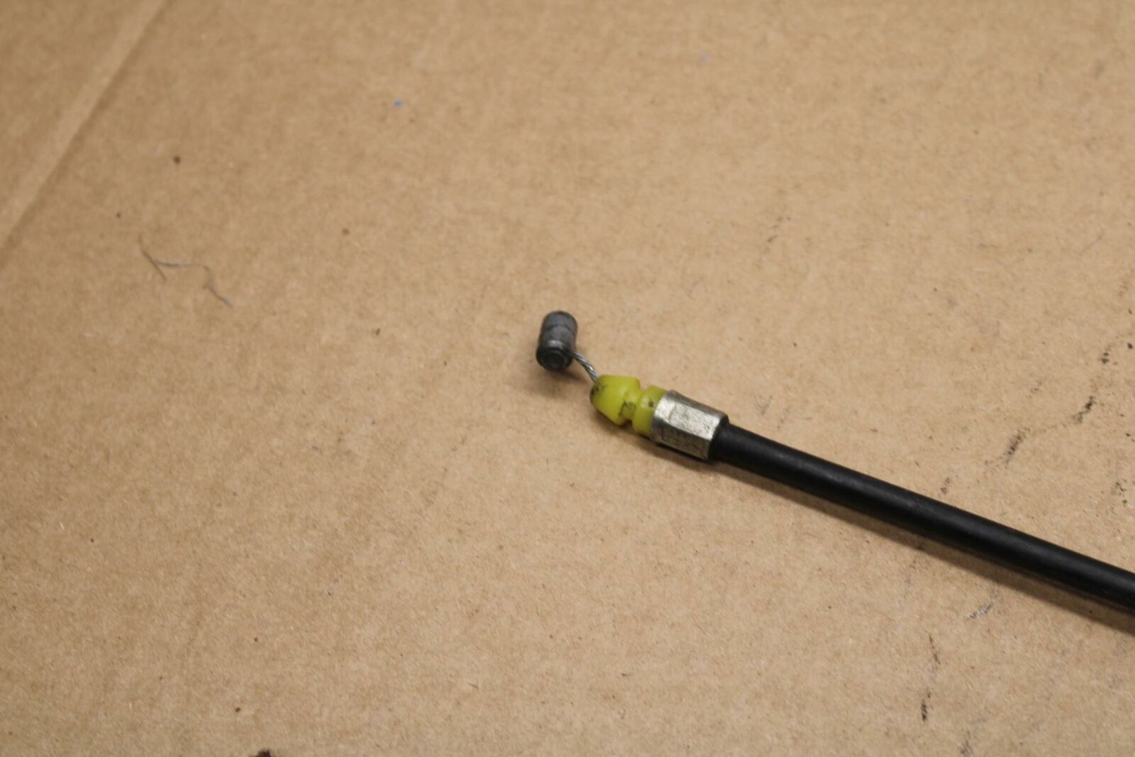 01 SUZUKI GSXR1000 REAR PASSENGER SEAT LATCH LOCK ASSEMBLY BB155b