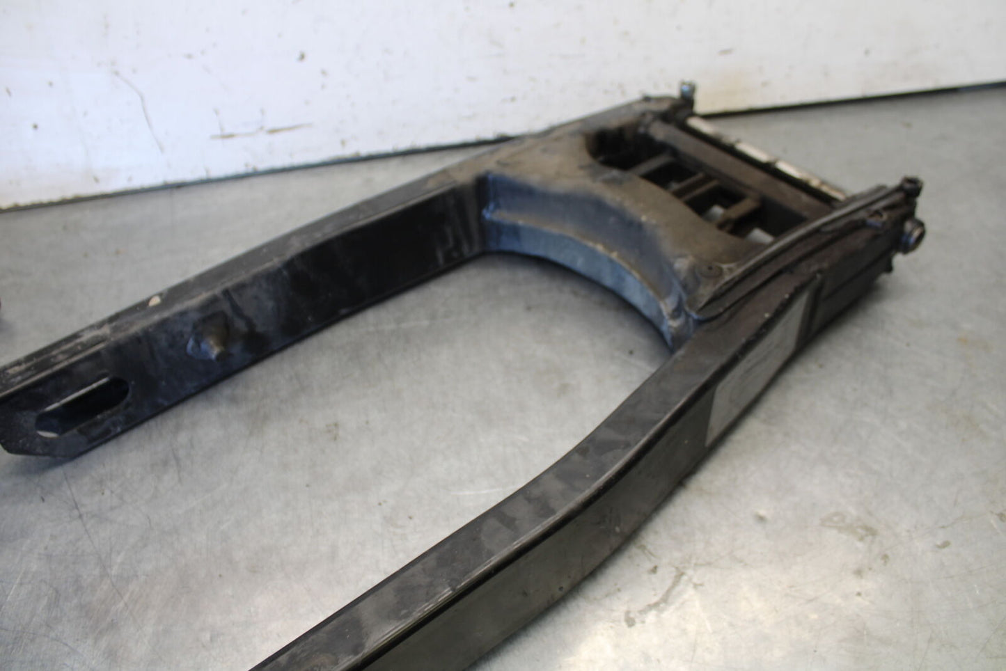 06-07 DUCATI MONSTER 695 REAR SWINGARM BACK SUSPENSION SWING ARM BB674