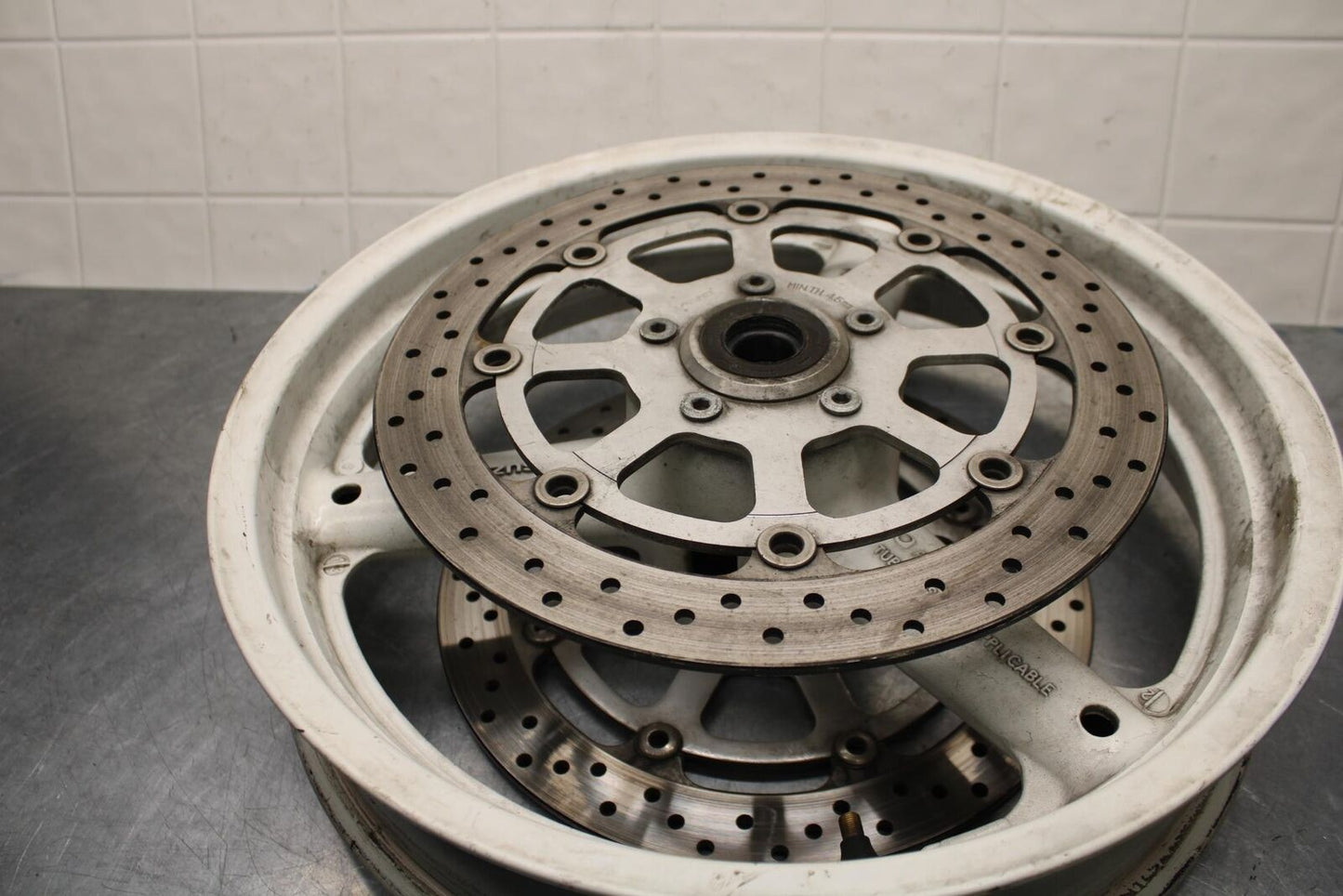 1999 Suzuki GSXR600 FRONT WHEEL AND LEFT RIGHT BRAKE ROTORS DISCS BB580