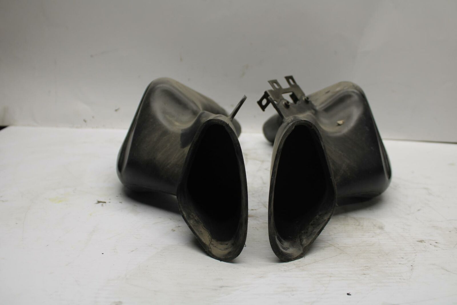00-07 SUZUKI HAYABUSA RIGHT LEFT AIR INTAKE DUCTS  BB281