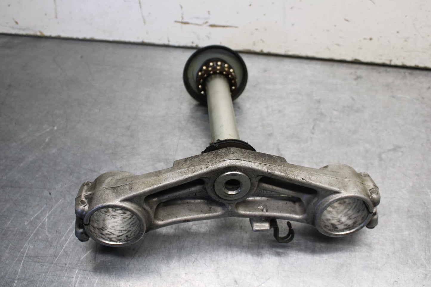 01-03 SUZUKI GSXR600 FRONT FORKS CLAMP LOWER TRIPLE TREE STEM 51410-39F00 BB639